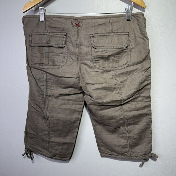 Hollister Women’s Capri Cargo Pants Women’s Size Large Khaki Brown *Fabric Pull* - Picture 2 of 9